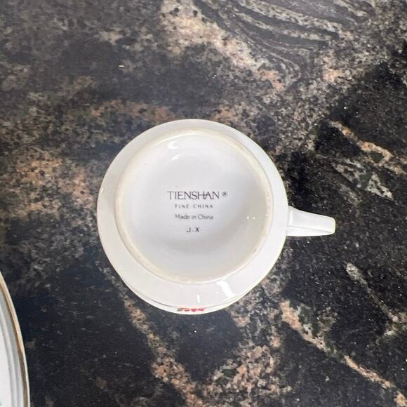 ˚₊‧꒰ა ☆ ໒꒱ ‧₊˚ Tienshan Poinsettia & Ribbons Christmas Plates & Cup (5B-101) - Picture 8 of 8